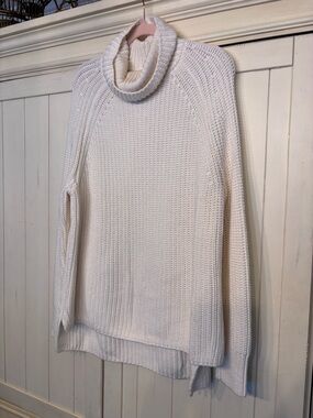 525 America Cream Ribbed Turtleneck Sweater